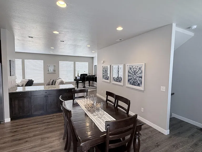 371 W Knights Ln — Photo 7