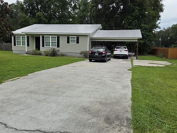 2nd image of 334 Bay Ln