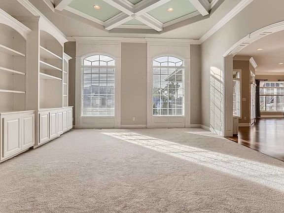 5th image of 2318 Julianne Cir