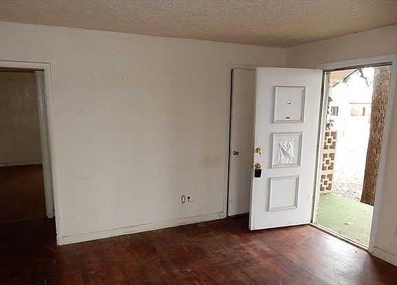 3rd image of 1446 N Rockwell Ave