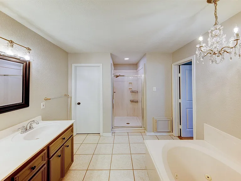 402 Live Oak Ln — Photo 21