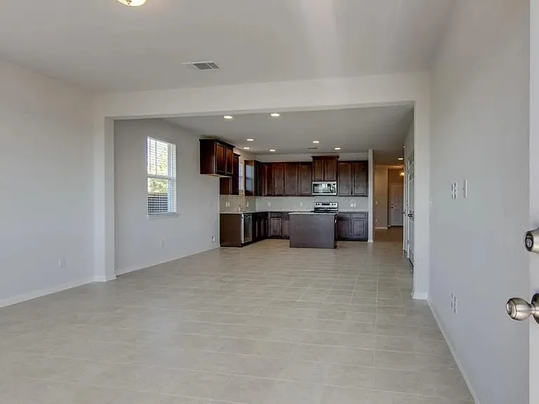 240 La Escalera Dr — Photo 8