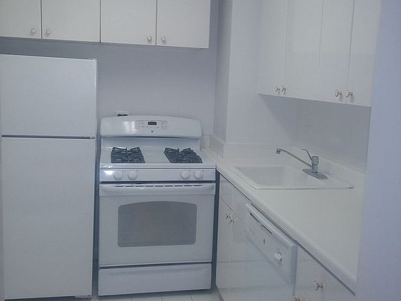 5th image of 330 E 46th St APT 8S