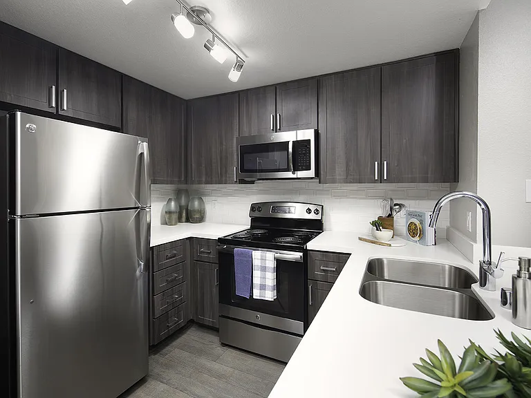 310 Jefferson Apartments — Photo 18