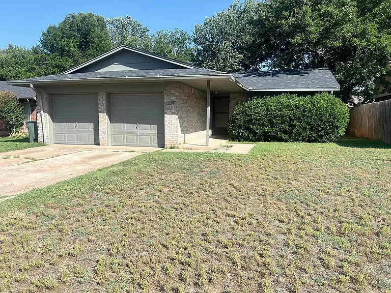413 Meadow Lake Dr — Photo 1