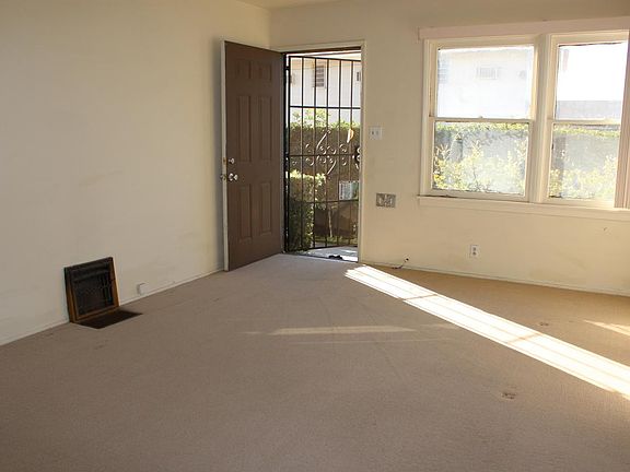 5th image of 1300 S Campbell Ave APT B