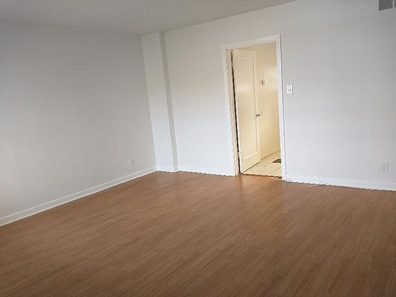 4th image of 439 N Claremont St APT 2
