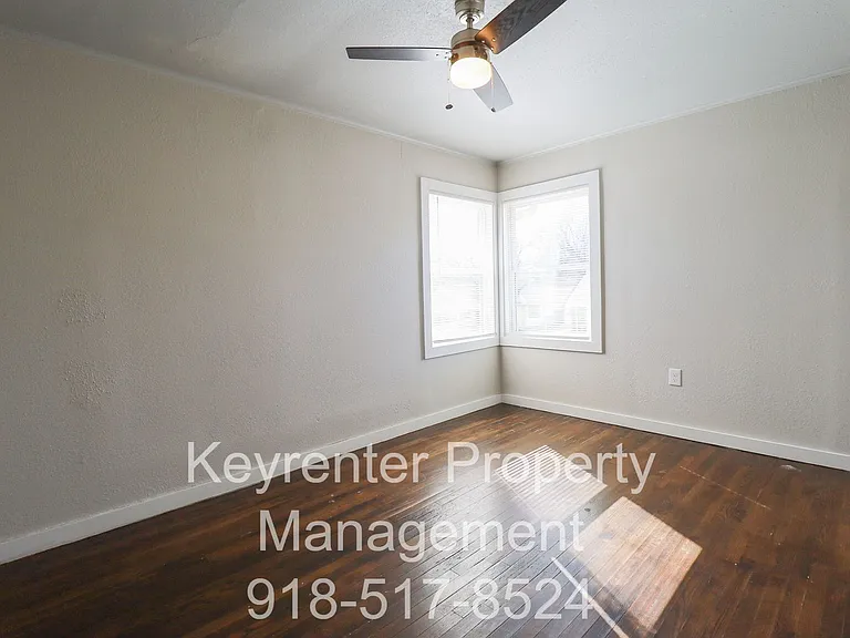 E Independence St Fourplex — Photo 14