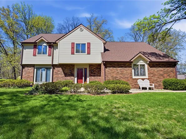 2732 Kimwood Dr, Charleston, IL 61920