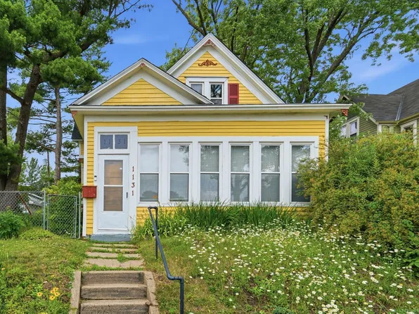 1131 Woodbridge St, Saint Paul, MN 55117
