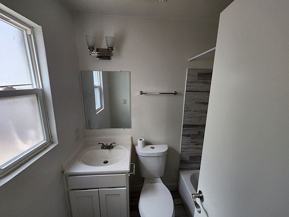 5th image of 2142 E Taylor St APT 6