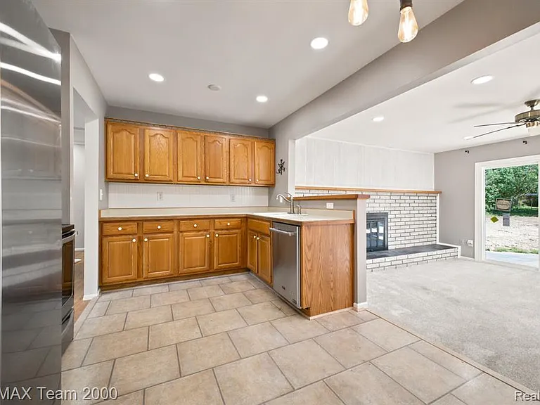 31906 Cambridge St — Photo 14