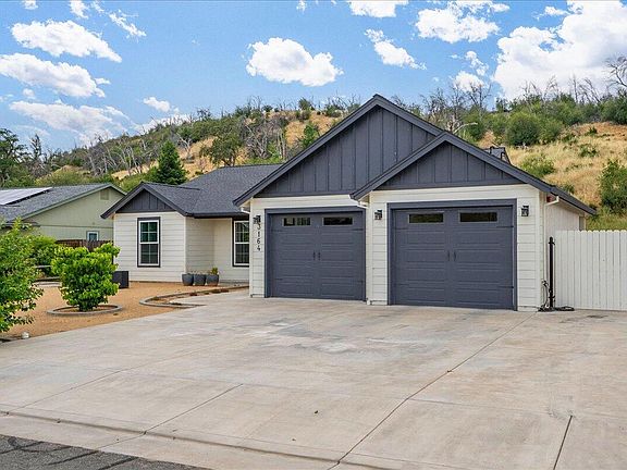 3rd image of 3164 Harlan Dr