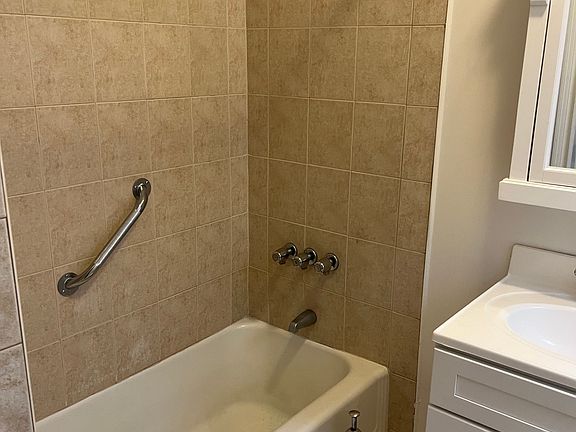 4th image of 2350 Broadway APT 1038