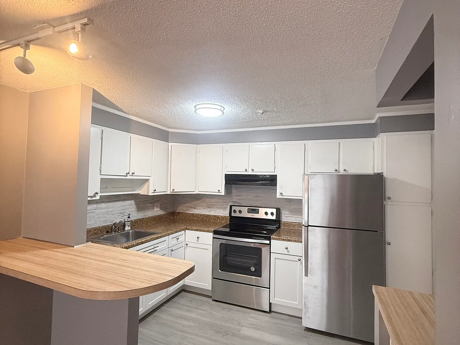 2 bed, 660 sqft, $2,200 — Photo 3