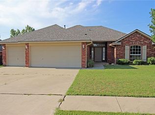 21129 SE 37th St, Harrah, OK 73045