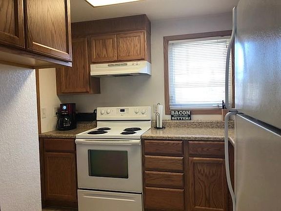 5th image of 658 Fairbanks St