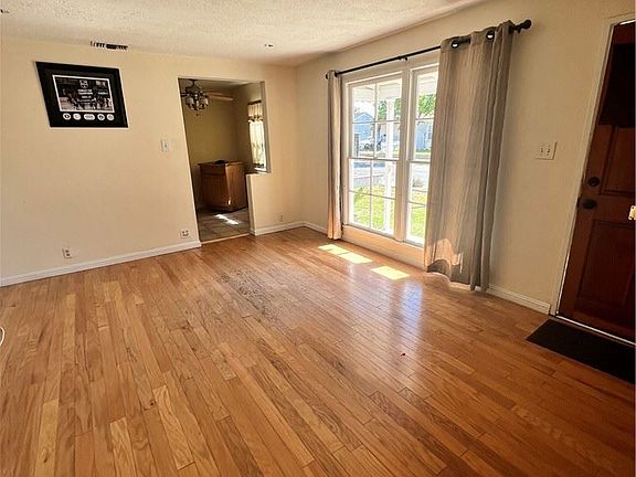 4th image of 6107 Adenmoor Ave
