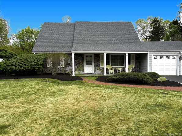 139 Sycamore Circle, Stony Brook, NY 11790