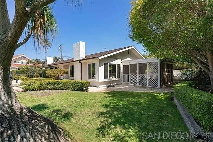 445 Avenida Primavera — Photo 25
