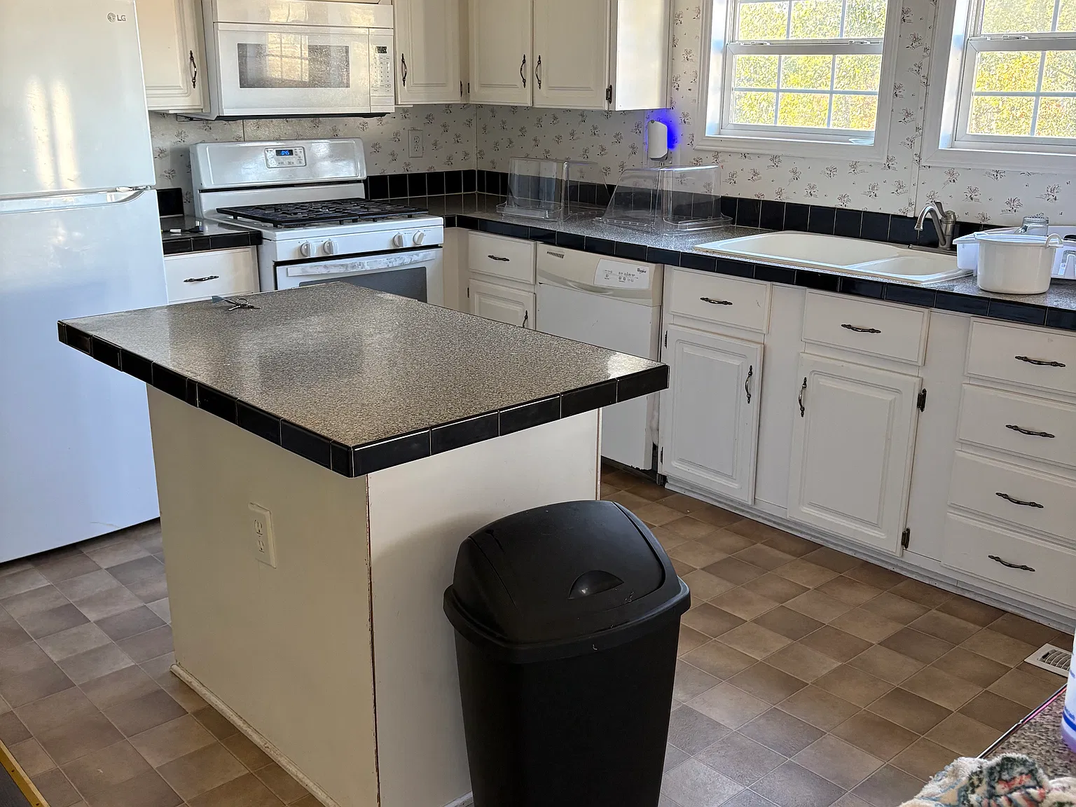 3 bed, 1800 sqft, $1,000 — Photo 4
