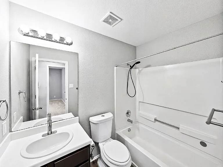 4902 Crestwood Hill Dr — Photo 33