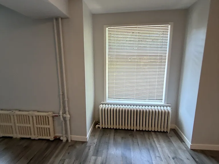 490 Gilmour St #3 — Photo 4