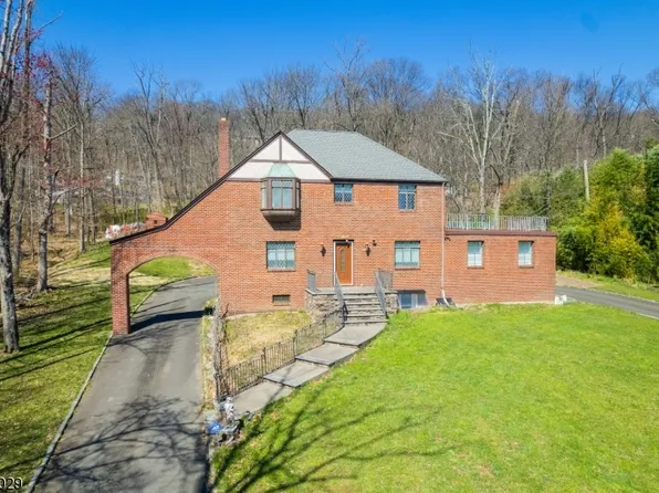 77 East Dr, Watchung Boro, NJ 07069