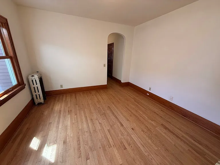 220 State St — Photo 18