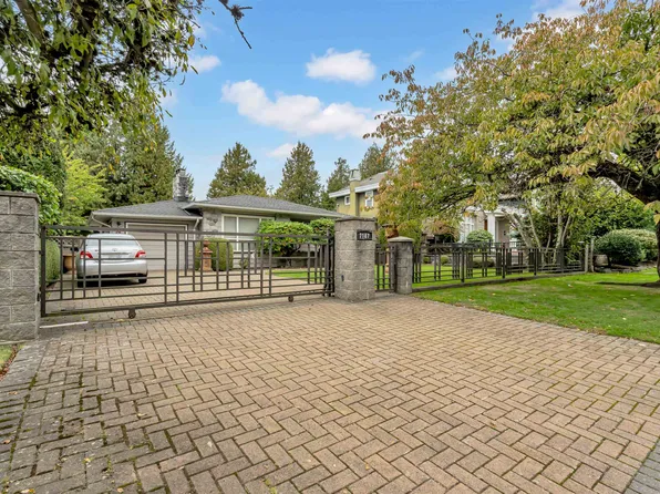 7187 Marguerite St, Vancouver, BC V6P 5G4