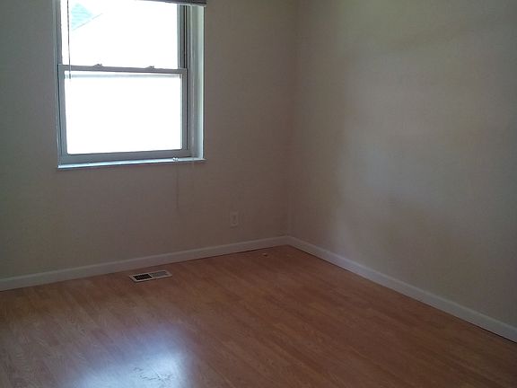 4th image of 7230 Southwest Ave APT 6