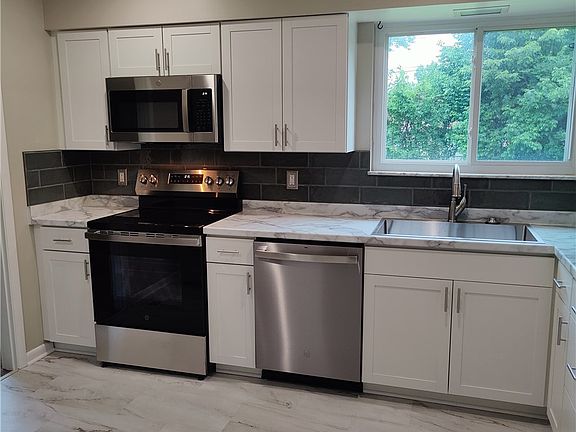 5th image of 1016 Deer Creek Cir
