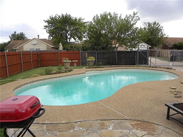 1st image of 471 Everest Ct