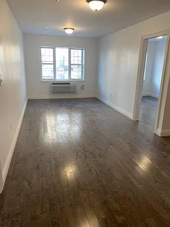 2nd image of 675 Allerton Ave