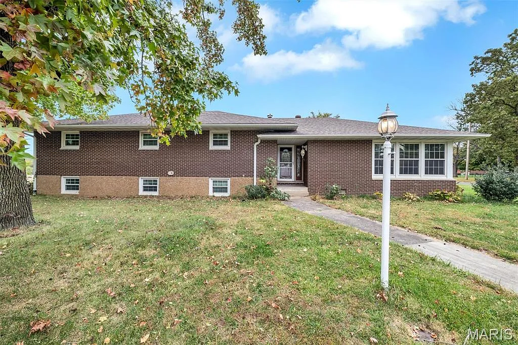 1110 Cardinal Dr photo 1