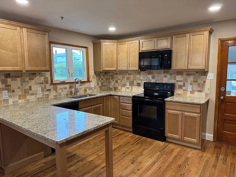 1035 Ridge Ave — Photo 12