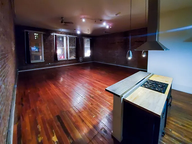 211 1st Ave S Apartments is located in the heart of Pioneer Square — Photo 26