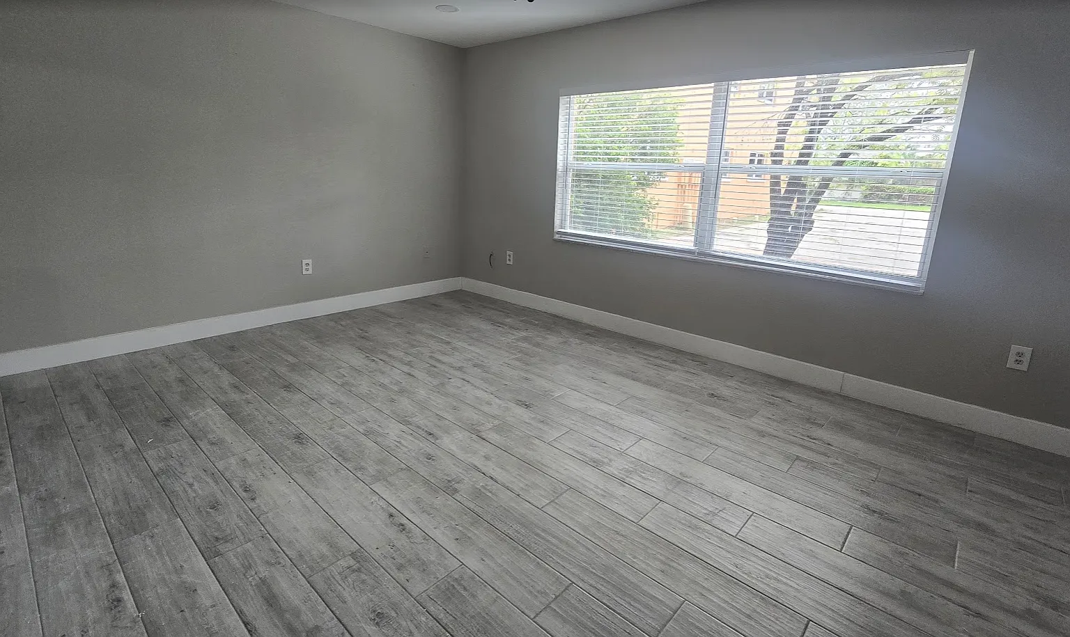 2 bed, 836 sqft, $1,650 — Photo 2