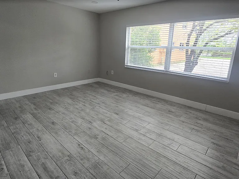 1906 Golfview Ave #9 — Photo 2