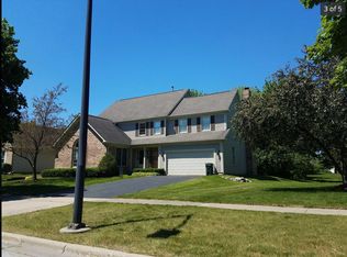 354 Hobble Bush Ln, Vernon Hills, IL 60061