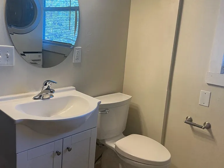 2233 Summit St #B — Photo 11
