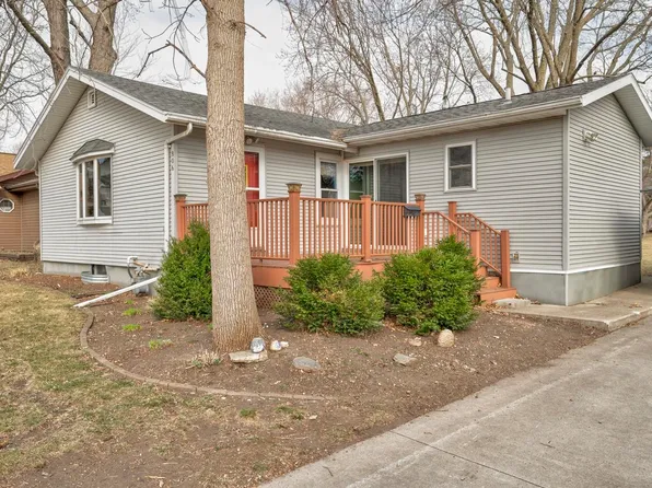806 12th St, Spirit Lake, IA 51360