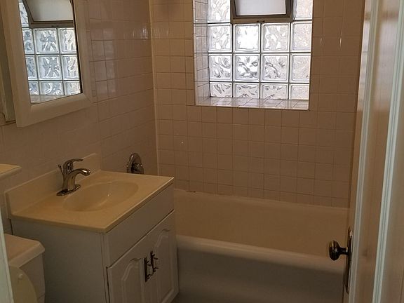 2nd image of 4825 Wright Ter #1