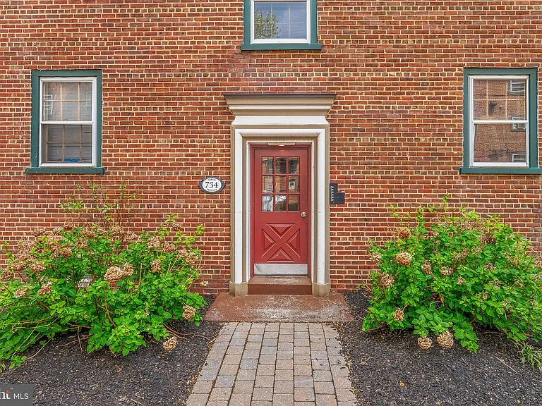 734 N Terrace St #D — Photo 9