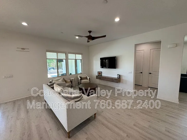 74635 Tesla Dr — Photo 24