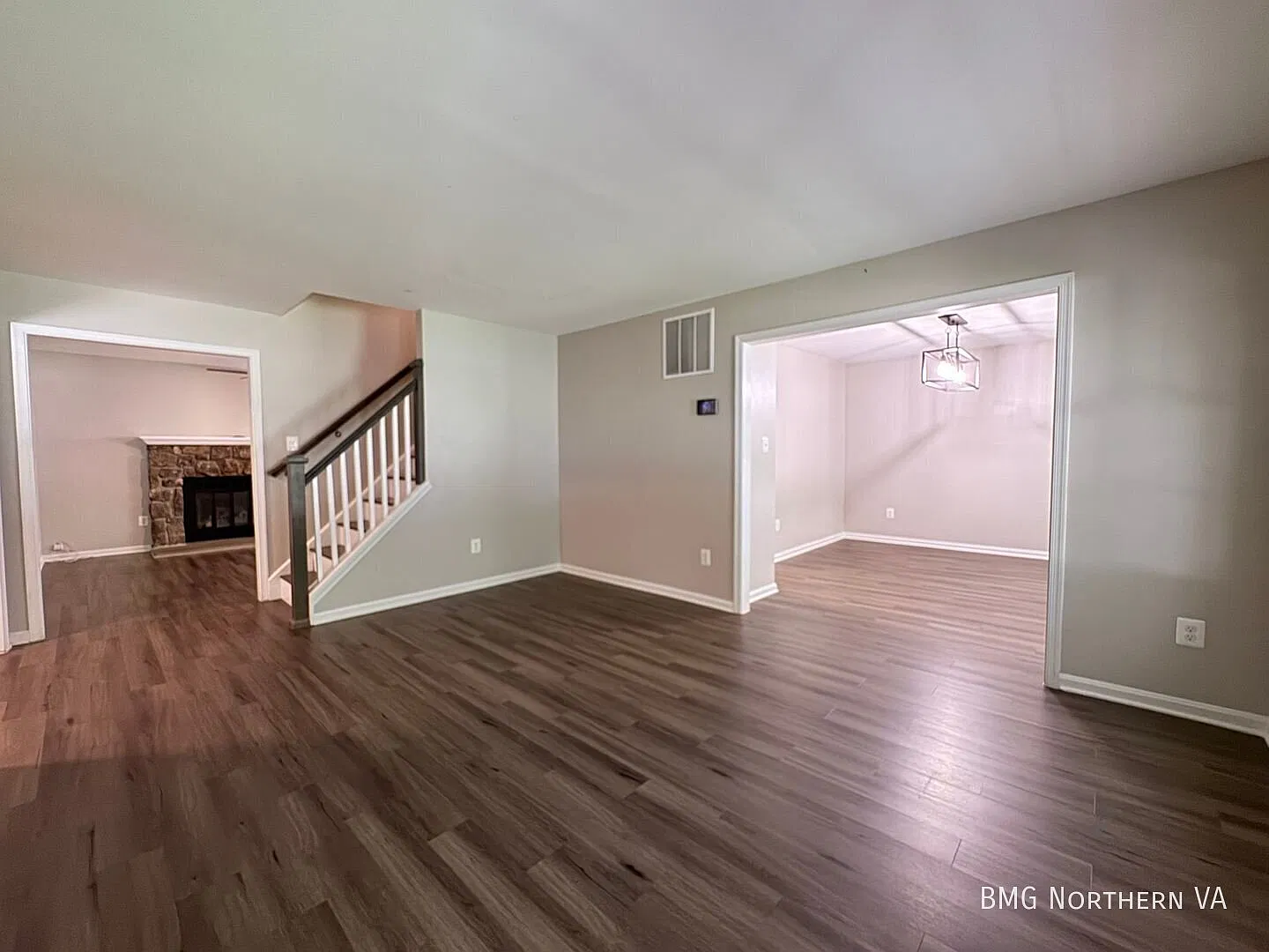 Stunning 4 Bed 3.5 Bath Home With Deck And Patio In Desired Middle Valley — Photo 4