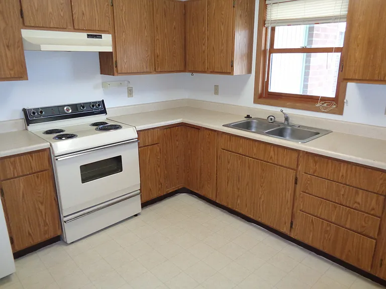 403 Iowa St — Photo 3
