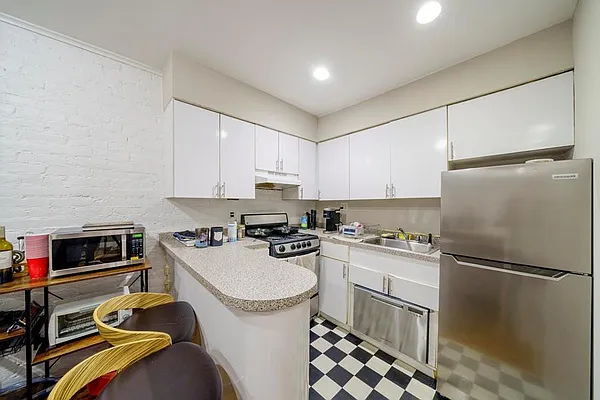 Rented by Douglas Elliman | media 4