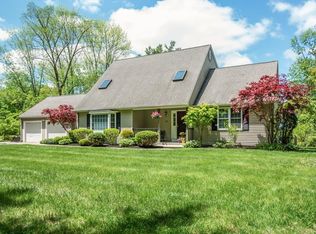 24 Farquhar Rd, Sturbridge, MA 01566