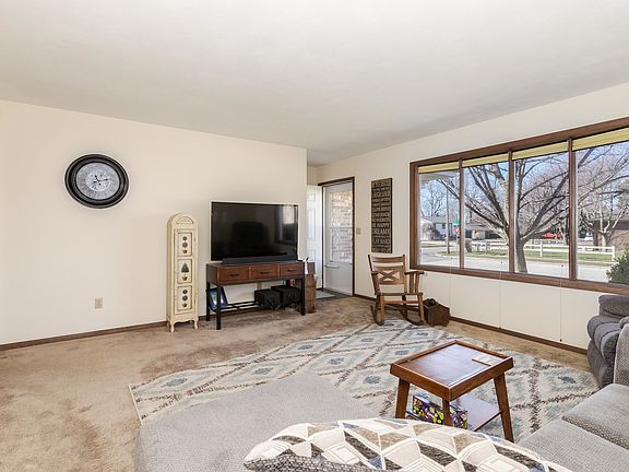 3rd image of 200 Felmley Dr